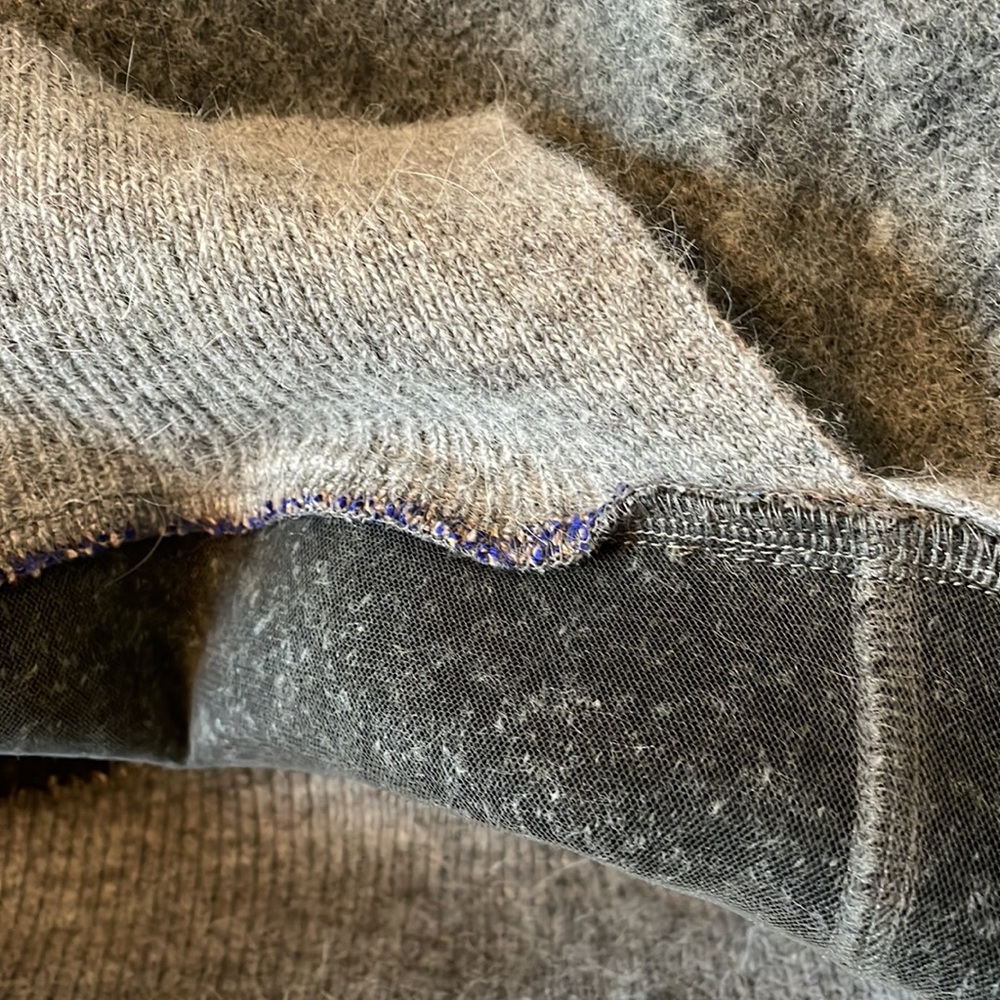 Original Design Sweater - Picture 4 of 4